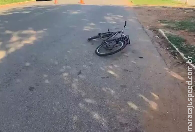 Ciclista é atropelado por carro em cruzamento e morre Ciclista é atropelado por carro em cruzamento e morre