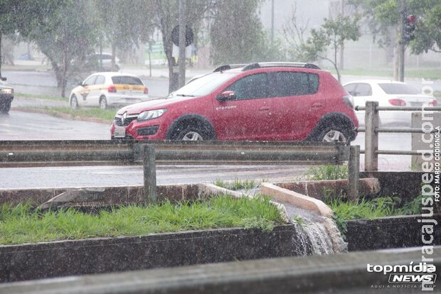 De volta, chuva refresca a tarde de terça-feira em Campo Grande