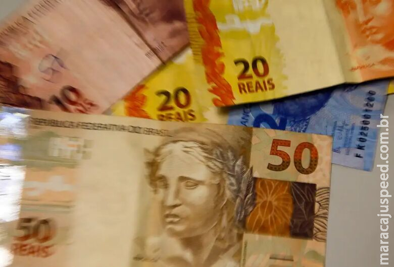 Decreto que reajusta salário mínimo para R$ 1.412 é assinado por Lula