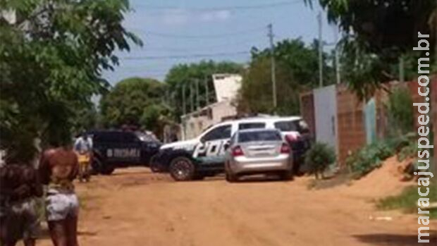 Denunciado por maus-tratos, contrabandista foge e deixa caixas de cigarro no Dom Antônio Denunciado por maus-tratos, contrabandista foge e deixa caixas de cigarro no Dom Antônio