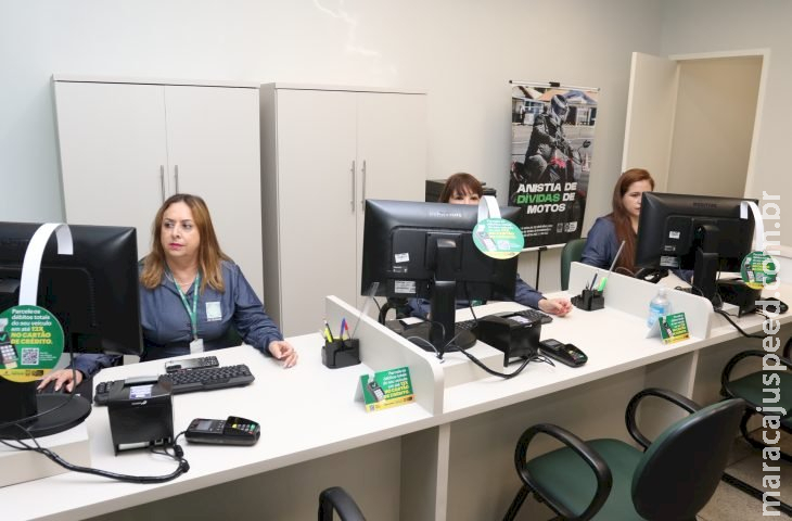 Detran-MS é pioneiro na oferta de parcelamento de débitos em 12 vezes no guichê de atendimento Detran-MS é pioneiro na oferta de parcelamento de débitos em 12 vezes no guichê de atendimento