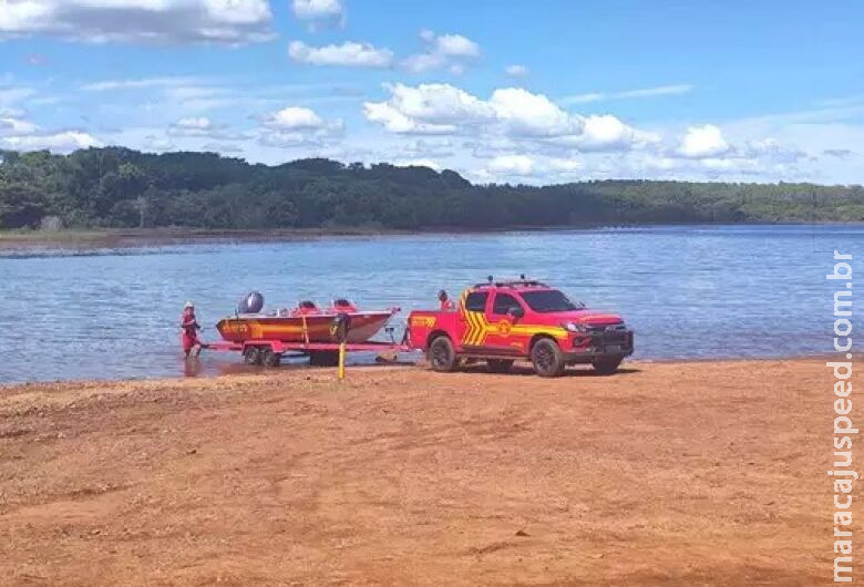 Dois morrem afogados após barco ser atingido por tempestade e virar Dois morrem afogados após barco ser atingido por tempestade e virar