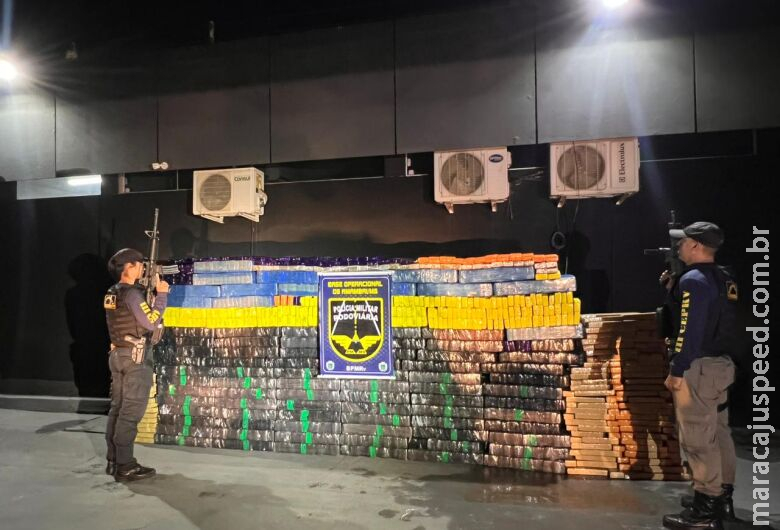 Dupla tenta fugir, mas é presa com 1,5 t de maconha na MS-386 Dupla tenta fugir, mas é presa com 1,5 t de maconha na MS-386