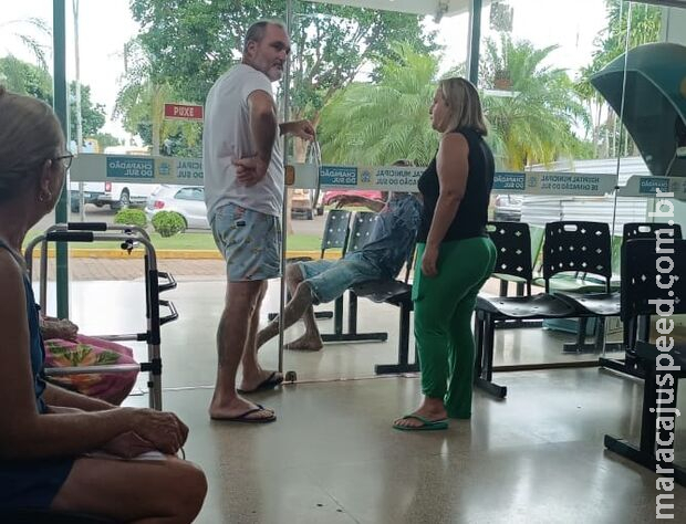 Empresário evita que homem armado com faca invadisse hospital em Chapadão Empresário evita que homem armado com faca invadisse hospital em Chapadão