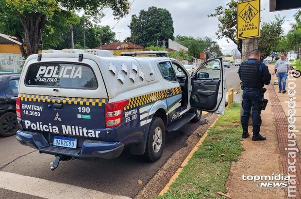 Garupa de moto sofre múltiplas fraturas em acidente com 3 carros na Afonso Pena Garupa de moto sofre múltiplas fraturas em acidente com 3 carros na Afonso Pena