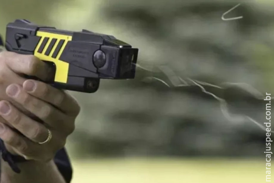 Guardas civis vão usar arma de choque em UPAs e terminais de ônibus