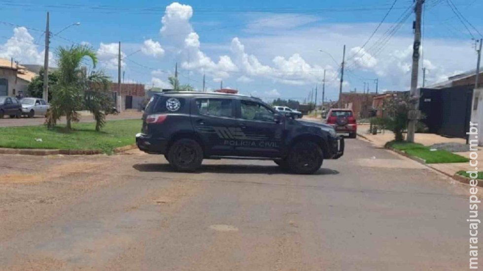 Homem é encontrado morto e outro ferido a tiros dentro de casa em Chapadão do Sul Homem é encontrado morto e outro ferido a tiros dentro de casa em Chapadão do Sul