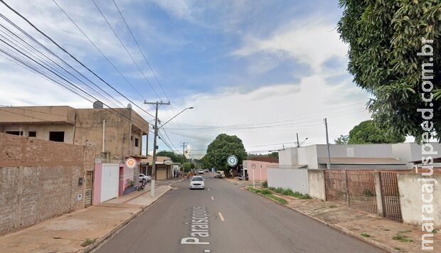 Homem é esfaqueado e morto em casa no Santo Eugênio Homem é esfaqueado e morto em casa no Santo Eugênio