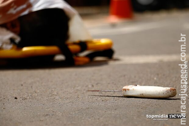 Homem é esfaqueado no pescoço no Bairro São Conrado Homem é esfaqueado no pescoço no Bairro São Conrado