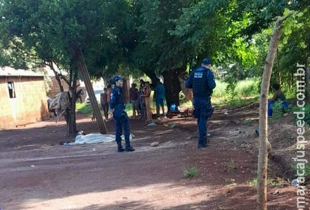 Homem encosta em fio de “gato” de energia e morre enquanto roçava mato em Dourados Homem encosta em fio de “gato” de energia e morre enquanto roçava mato em Dourados