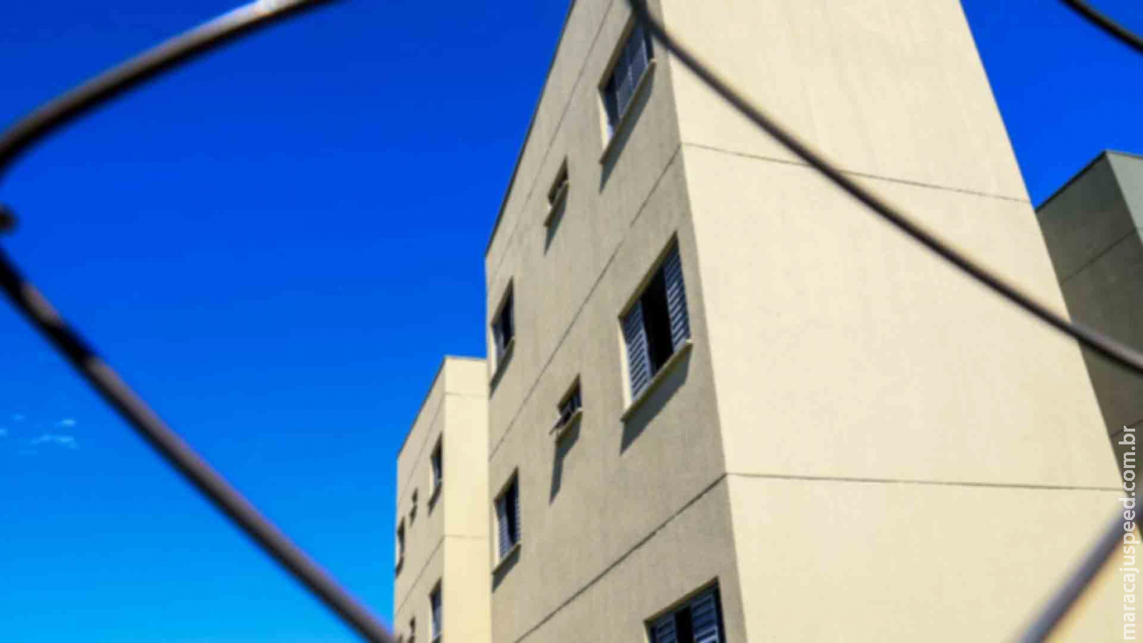 Irmãos de bebê que caiu do 3º andar voltam para a casa da mãe após passarem 7 dias no abrigo