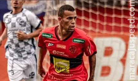 Jogador de futebol é acusado de matar namorado da ex e estuprá-la Jogador de futebol é acusado de matar namorado da ex e estuprá-la