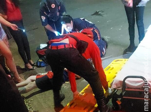 Jovem com criança na garupa morre ao bater em poste em Nova Andradina