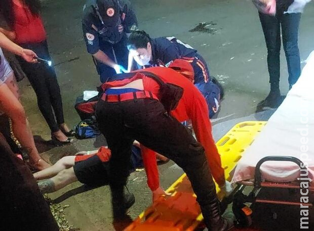 Jovem com criança na garupa morre ao bater em poste em Nova Andradina Jovem com criança na garupa morre ao bater em poste em Nova Andradina