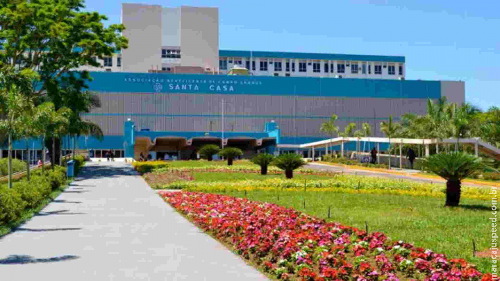 Jovem sofre golpe de facão no rosto durante bebedeira e é transferido para Santa Casa Jovem sofre golpe de facão no rosto durante bebedeira e é transferido para Santa Casa