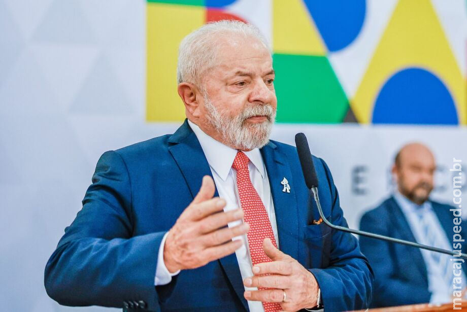 Lula eleva ataques e chama Bolsonaro de 
