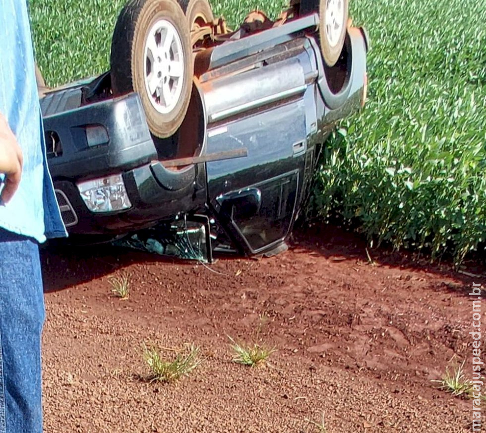 Motorista perde o controle da direção, e a caminhonete tomba próximo ao distrito de Montese Motorista perde o controle da direção, e a caminhonete tomba próximo ao distrito de Montese