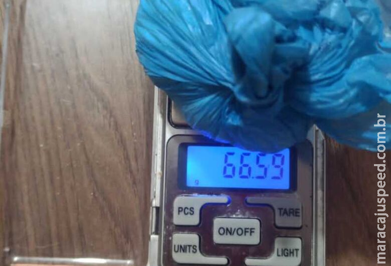 Mulher é presa em flagrante acusada do crime de tráfico de drogas