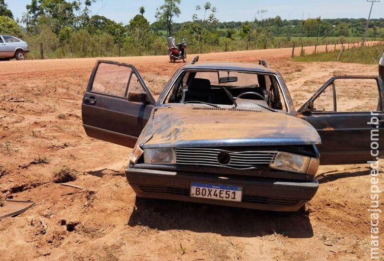 Mulher fica ferida após capotar veículo em estrada vicinal Mulher fica ferida após capotar veículo em estrada vicinal