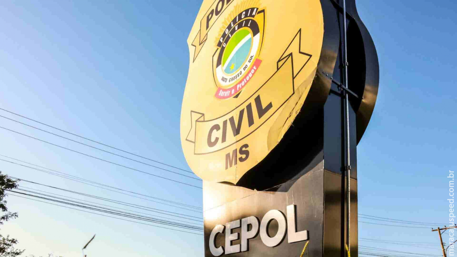 Perseguição por 10 Km na Afonso Pena acaba em batida com moto da Guarda Civil e rapaz preso Perseguição por 10 Km na Afonso Pena acaba em batida com moto da Guarda Civil e rapaz preso