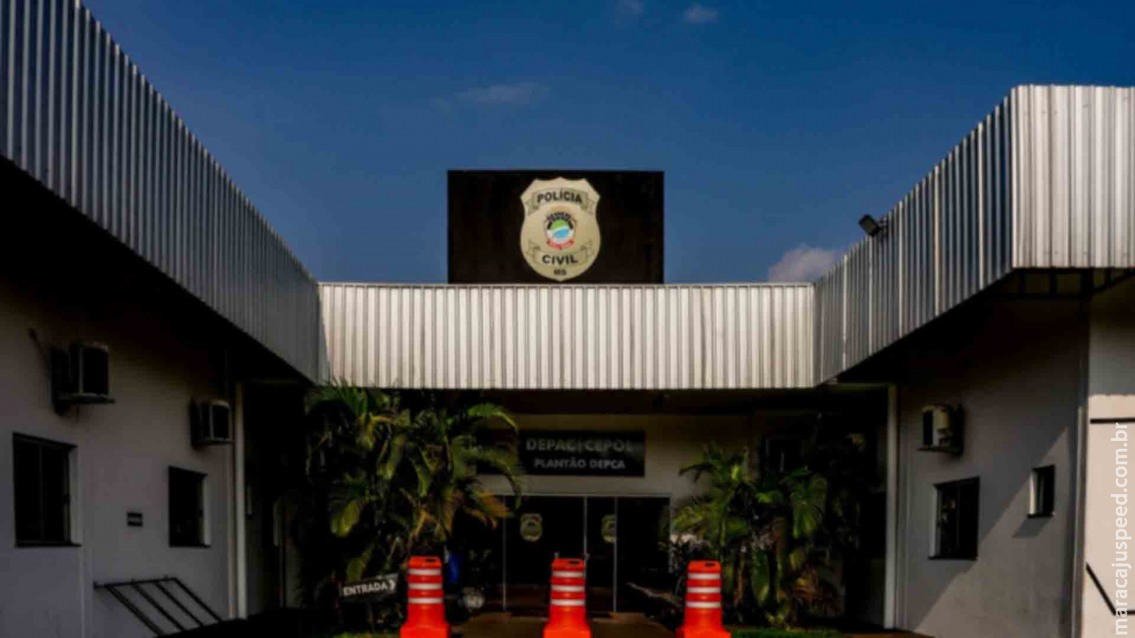 Polícia flagra mulher com malas cheias de drogas durante cochilo em rodovia de Campo Grande Polícia flagra mulher com malas cheias de drogas durante cochilo em rodovia de Campo Grande