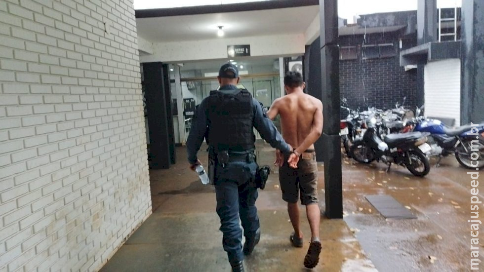 Polícia Militar prende e conduz suspeitos de autoria de crime de estupro seguido de morte em aldeia de Dourados Polícia Militar prende e conduz suspeitos de autoria de crime de estupro seguido de morte em aldeia de Dourados