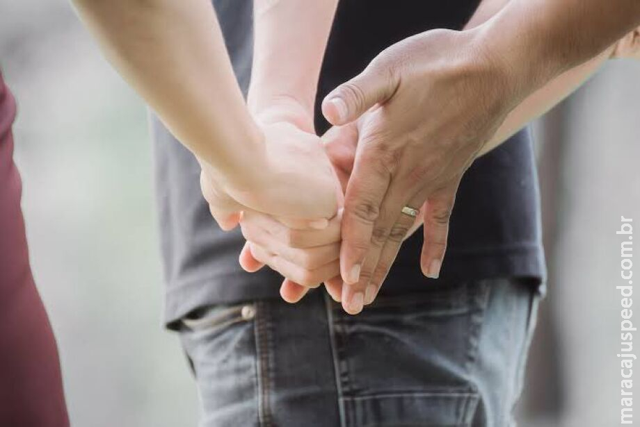 Projeto que proíbe união poliafetiva avança na Câmara dos Deputados