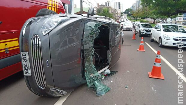 Senhora de 65 anos sofre acidente de trânsito na Avenida Afonso Pena