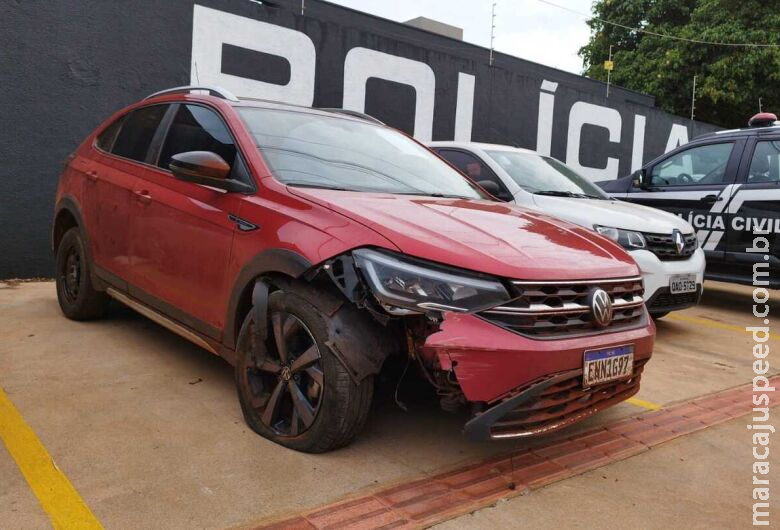 Traficante foge e polícia apreende carro com mais de 400 kg de droga