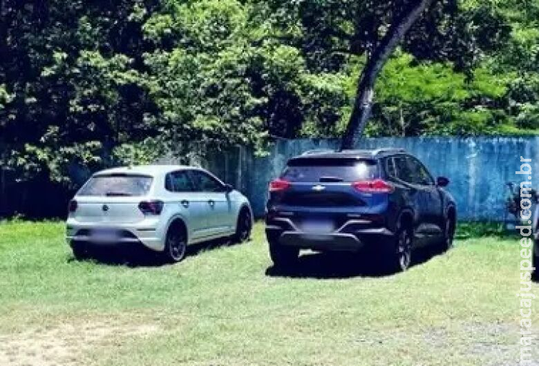 Trio tenta levar carros furtados em comboio e acaba preso na fronteira Trio tenta levar carros furtados em comboio e acaba preso na fronteira