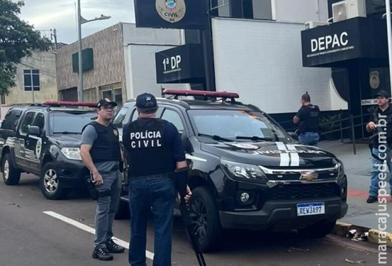 Vítima flagra ladrão roubando joalheira e o tranca até chegada da polícia Vítima flagra ladrão roubando joalheira e o tranca até chegada da polícia