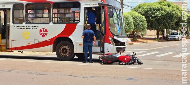 Acidente entre ônibus e moto deixa criança ferida na Brilhante Acidente entre ônibus e moto deixa criança ferida na Brilhante