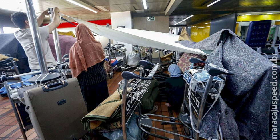 Aeroporto de Guarulhos tem 122 afegãos à espera de acolhimento Aeroporto de Guarulhos tem 122 afegãos à espera de acolhimento