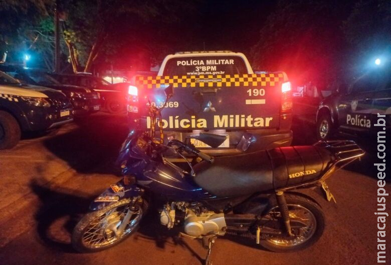 Após fuga em motocicleta, jovem e menor vão para delegacia Após fuga em motocicleta, jovem e menor vão para delegacia