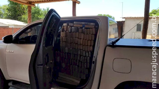 Caminhonete com 1,5 tonelada de maconha é abandonada em estrada vicinal entre Juti e Amambai Caminhonete com 1,5 tonelada de maconha é abandonada em estrada vicinal entre Juti e Amambai