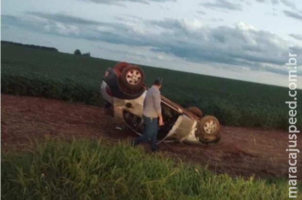 Capotamento deixa três feridos em estrada de São Gabriel do Oeste Capotamento deixa três feridos em estrada de São Gabriel do Oeste