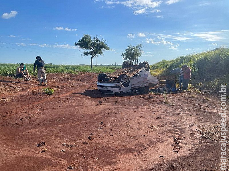 Carro capota após pneu estourar entre Dourados e Ponta Porã Carro capota após pneu estourar entre Dourados e Ponta Porã