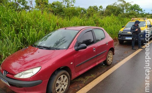 Carro roubado é encontrado abandonado na MS-040, em Nova Andradina Carro roubado é encontrado abandonado na MS-040, em Nova Andradina