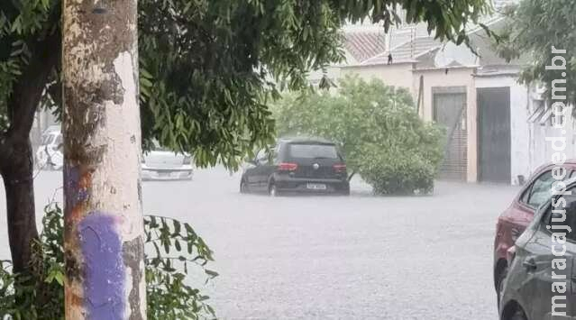 Chuva intensa causa alagamentos em Corumbá e revive apreensão da população