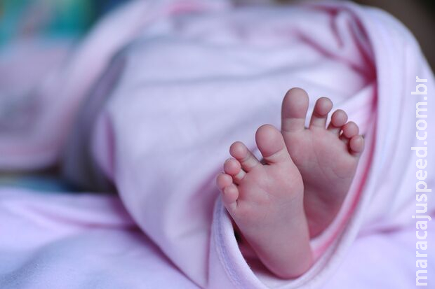 Com sinais de estupro, bebê morre e pais são presos na Bahia