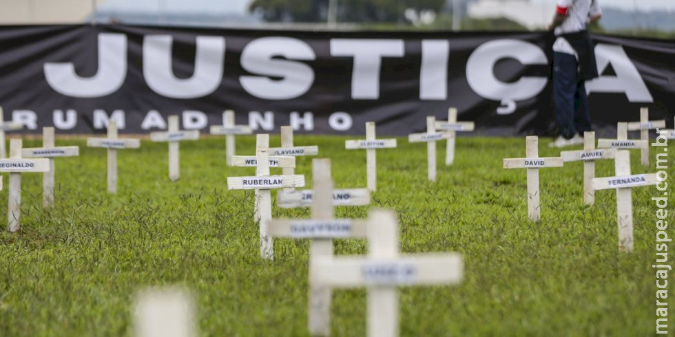 Cruzes na Esplanada lembram vítimas de tragédia em Brumadinho