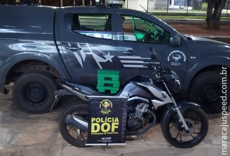 Dupla em motocicleta é detida com maconha durante fiscalização na MS-295 Dupla em motocicleta é detida com maconha durante fiscalização na MS-295