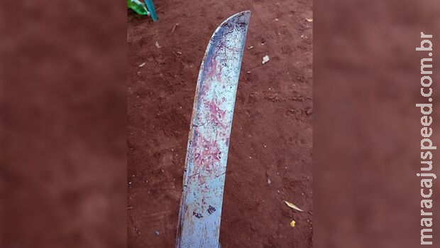 Esposa dá golpe de facão na cabeça do marido em Amambai Esposa dá golpe de facão na cabeça do marido em Amambai