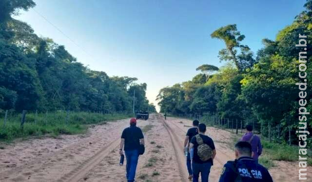 Grupo terrorista reaparece e queima trator em fazenda Grupo terrorista reaparece e queima trator em fazenda