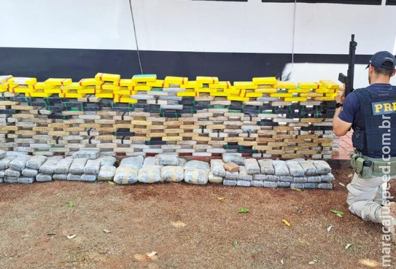 Hillux quebra, polícia tenta dar suporte e dupla vai presa com cocaína avaliada em R$ 10 milhões Hillux quebra, polícia tenta dar suporte e dupla vai presa com cocaína avaliada em R$ 10 milhões