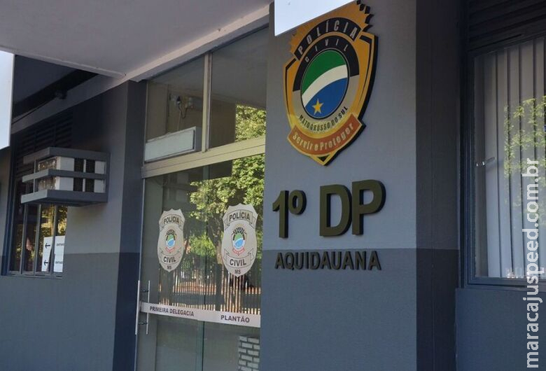 Homem é preso após ser flagrado enforcando a esposa Homem é preso após ser flagrado enforcando a esposa