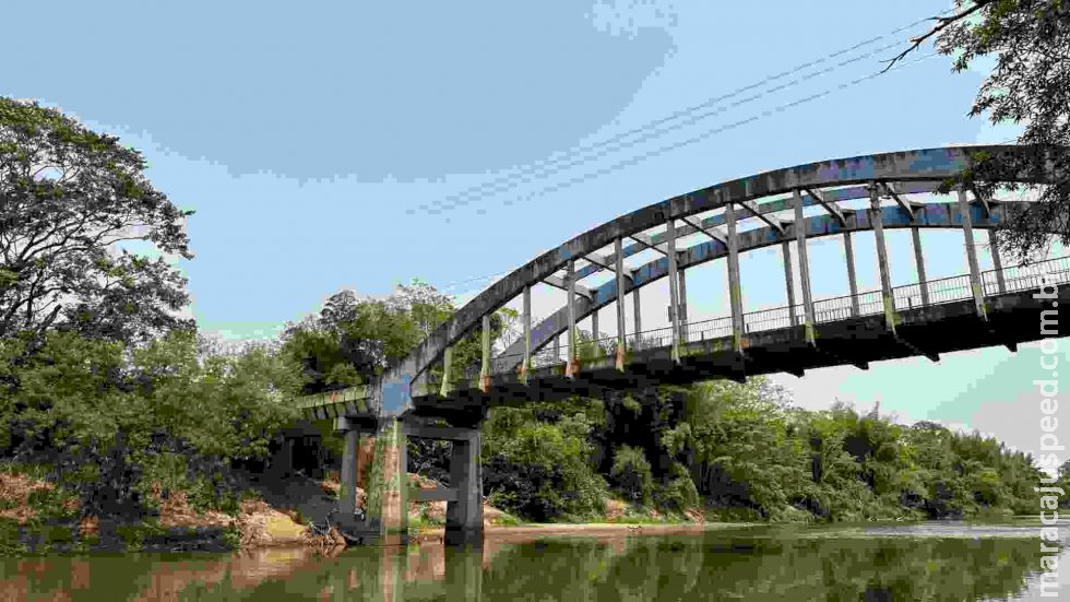 Homem é socorrido em estado grave após cair de bicicleta na ponte do Rio Miranda, entre Jardim e Guia Lopes da Laguna Homem é socorrido em estado grave após cair de bicicleta na ponte do Rio Miranda, entre Jardim e Guia Lopes da Laguna
