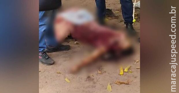 Homem mata mulher com tiro de escopeta na fronteira Homem mata mulher com tiro de escopeta na fronteira