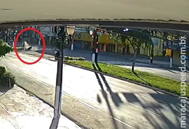 Homem que cruzou sinal e causou acidente com morte é transferido para penitenciária em Dourados Homem que cruzou sinal e causou acidente com morte é transferido para penitenciária em Dourados