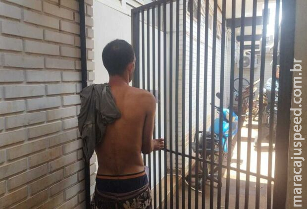 Jovem que matou idoso a facadas foi preso batendo na tia em Dourados